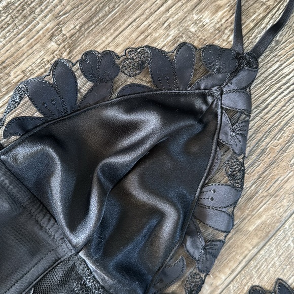 Victoria’s Secret bralette/ brassiere, X-Large - Picture 4 of 10